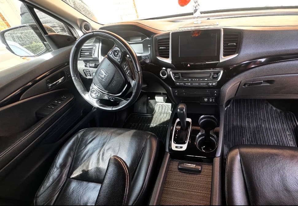 Honda Pilot interior detail